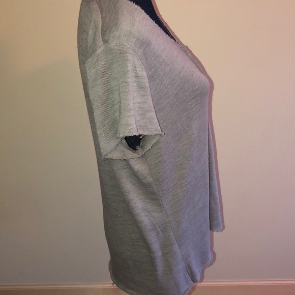 H&M Frayed edge v neck light weight seater tee - Picture 4 of 6